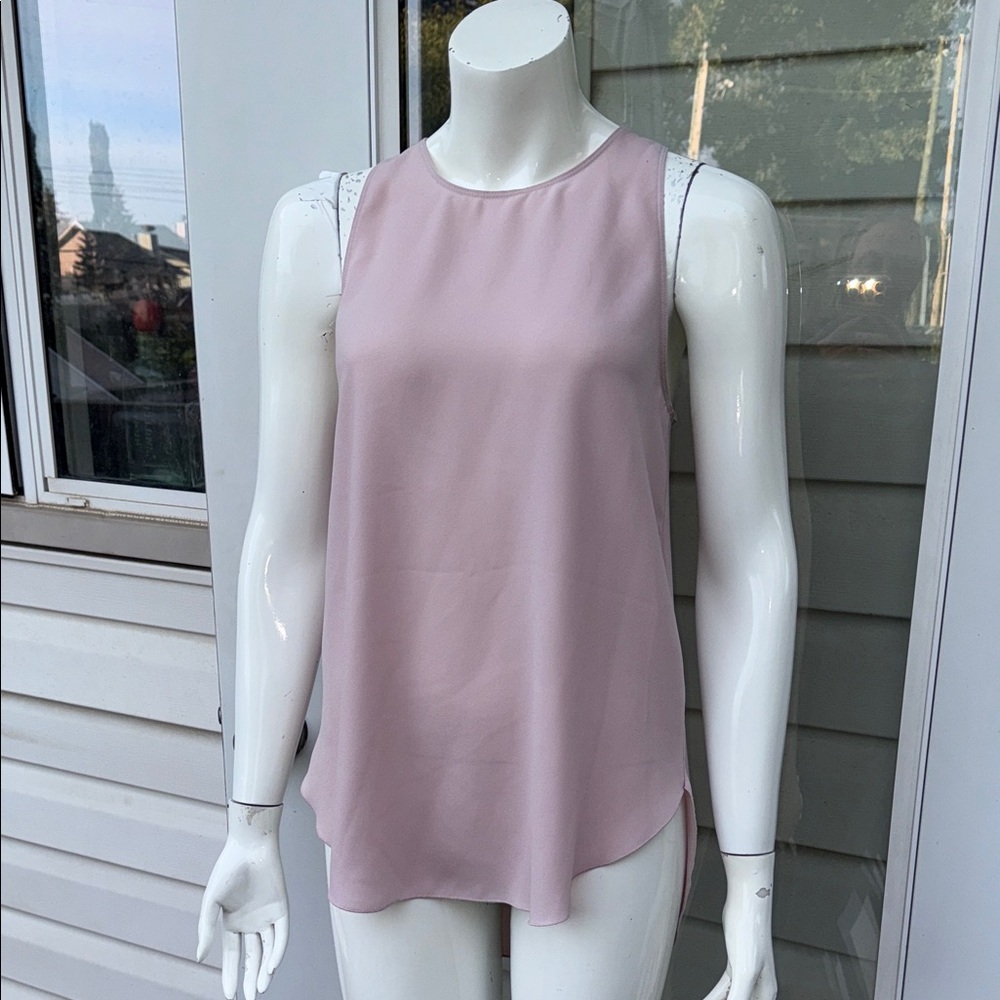 Wilfred Aritzia Bavarian M crew-neck camisole, rounded asymmetrical hem zipper